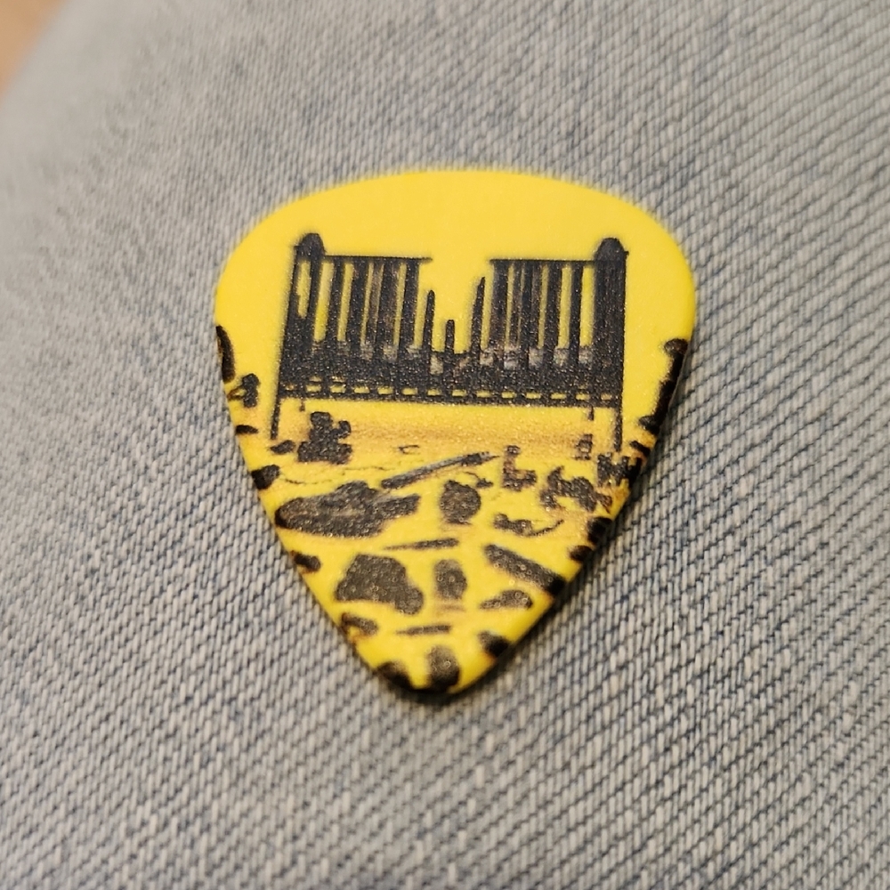 Metallica M72 WORLD TOUR collectible Guitar Pick 72 Seasons Yellow Black